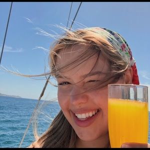 Meet your Posher, Abbi